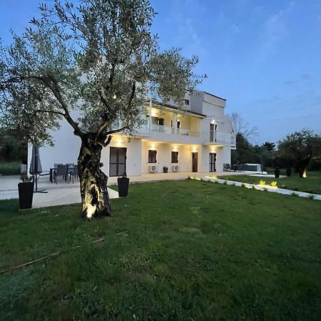 Villa Rodelia Roda  Rum bild
